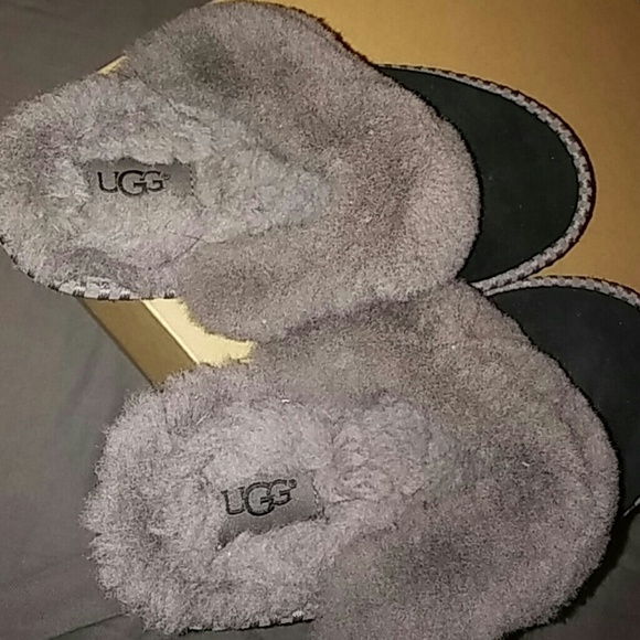 Ugg Slides - Picture 2 of 4